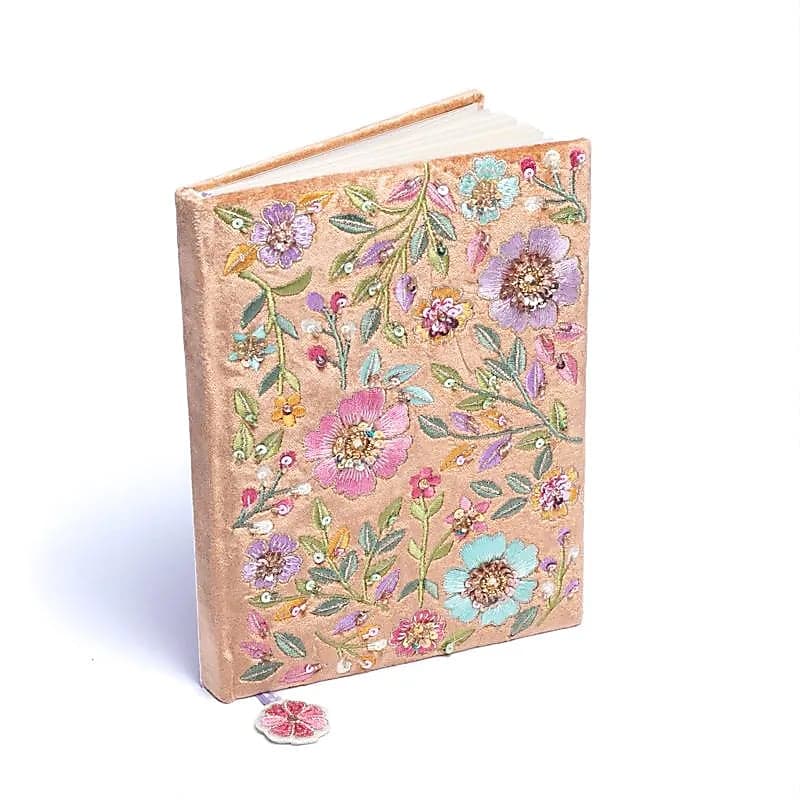 Blød fløjl notesbog i beige med blomster