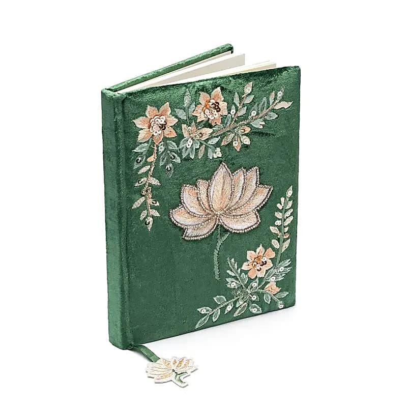 Notesbog i fløjlsgrøn med lotusblomst